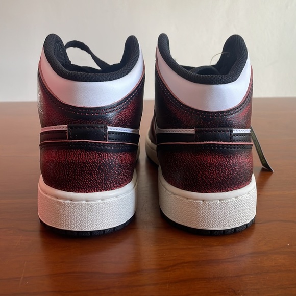 Youth Air Jordan 1 Mid SE (GS) 'Wear Away Chicago’ (FB0568-006) - Picture 4 of 5